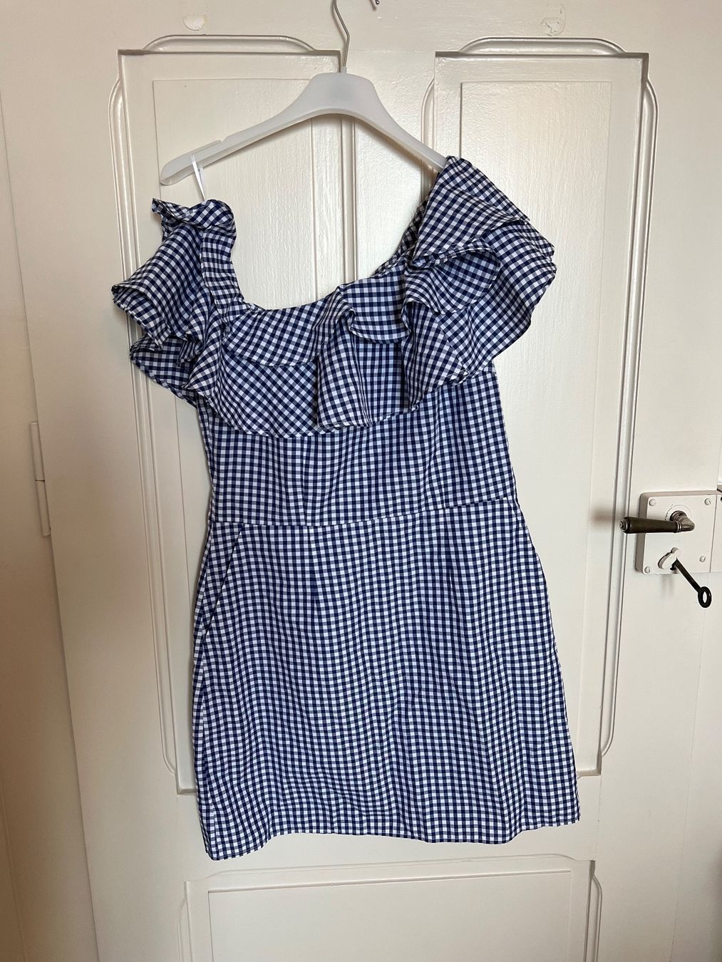 H&M Robes: Robe vichy asymétrique H&M 42 – Neuf (Voir description) à Neuchâtel par Thesebootsaremadeforwalking