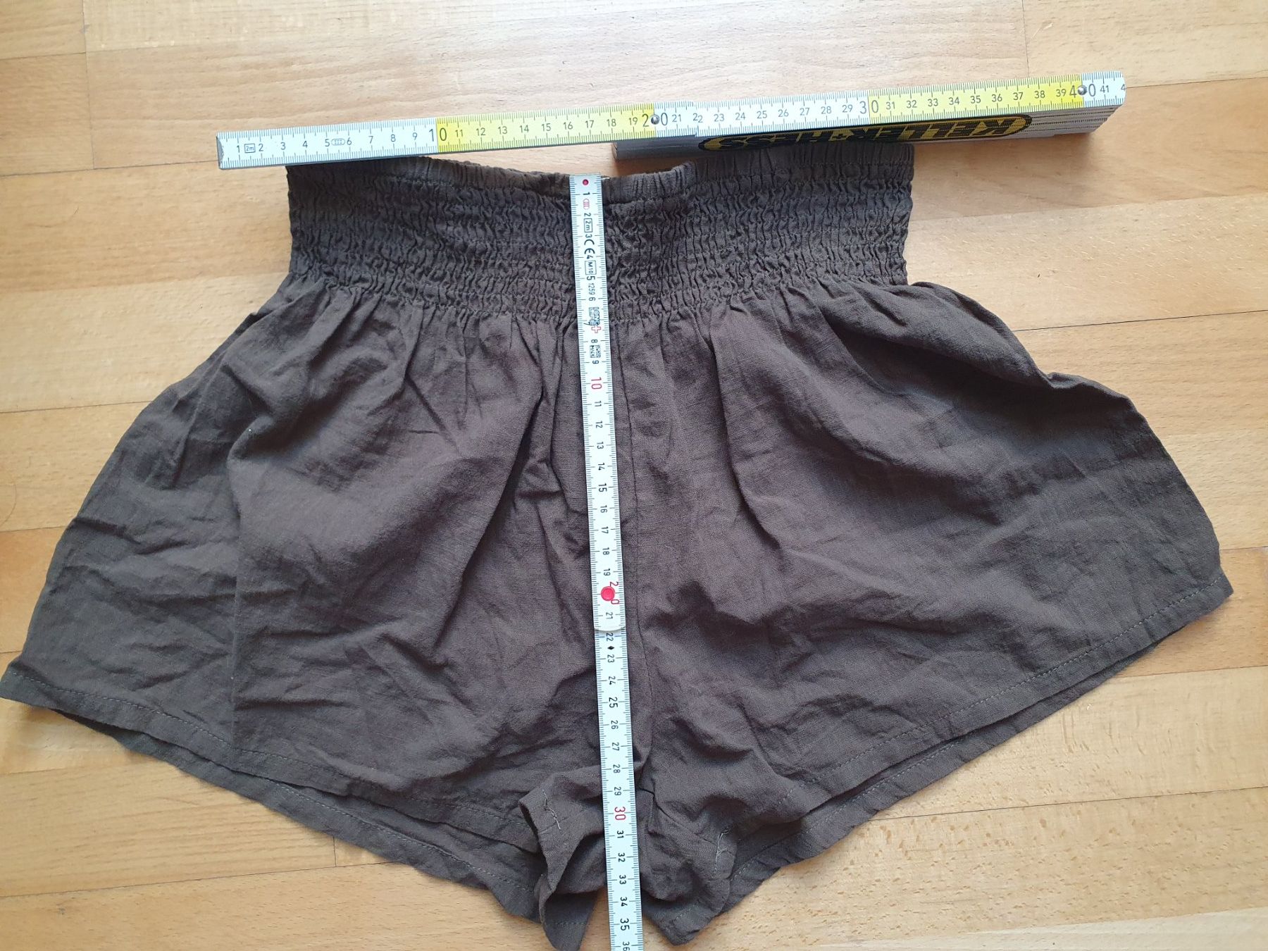 Pantaloni: Kurze Sommerhose Gr. S, luftig, braun – Usato da Kloten venduto da Hektor44 1