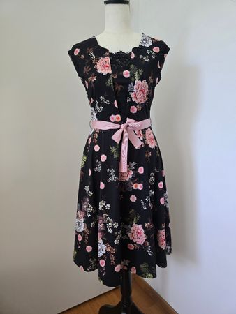 Taifun Kleid Gr. 34 – Schwarz Blumenmuster Spitze Midikleid