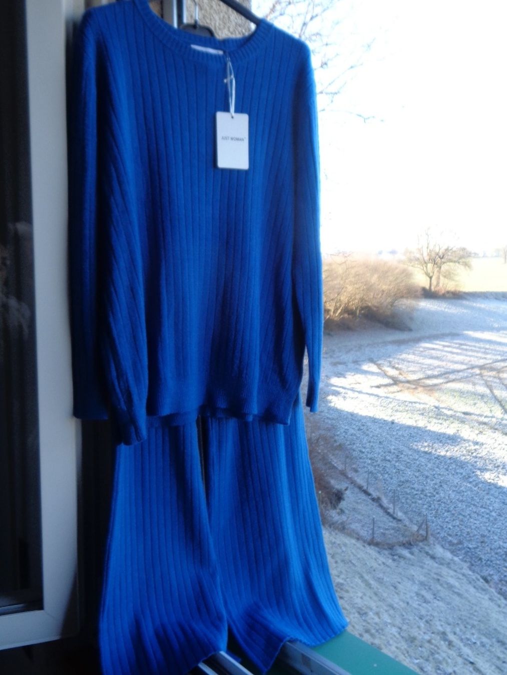Kostüme: Zweiteiler Pullover/Hose, Gr.M/L, einfarbig – Neu und originalverpackt aus Tafers von kor_jf9w