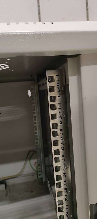 Racks & Supports: Netzwerkrack 9U – D'occasion à Zeihen par RetroForge 3
