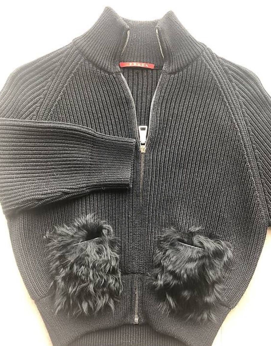 Prada Giacche: Neuwertige PRADA-Strickjacke – Usato da Kilchberg ZH venduto da Anie. 1