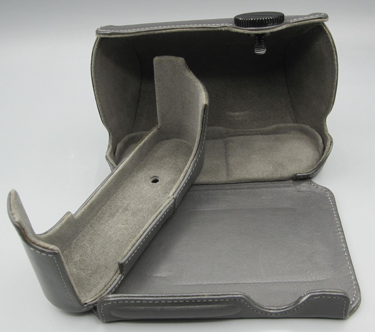Leica Kamera: Etui caméra LEICA pour X1/X2, cuir gris. Réf. 18710 – Gebraucht aus Nyon von WHTF 5