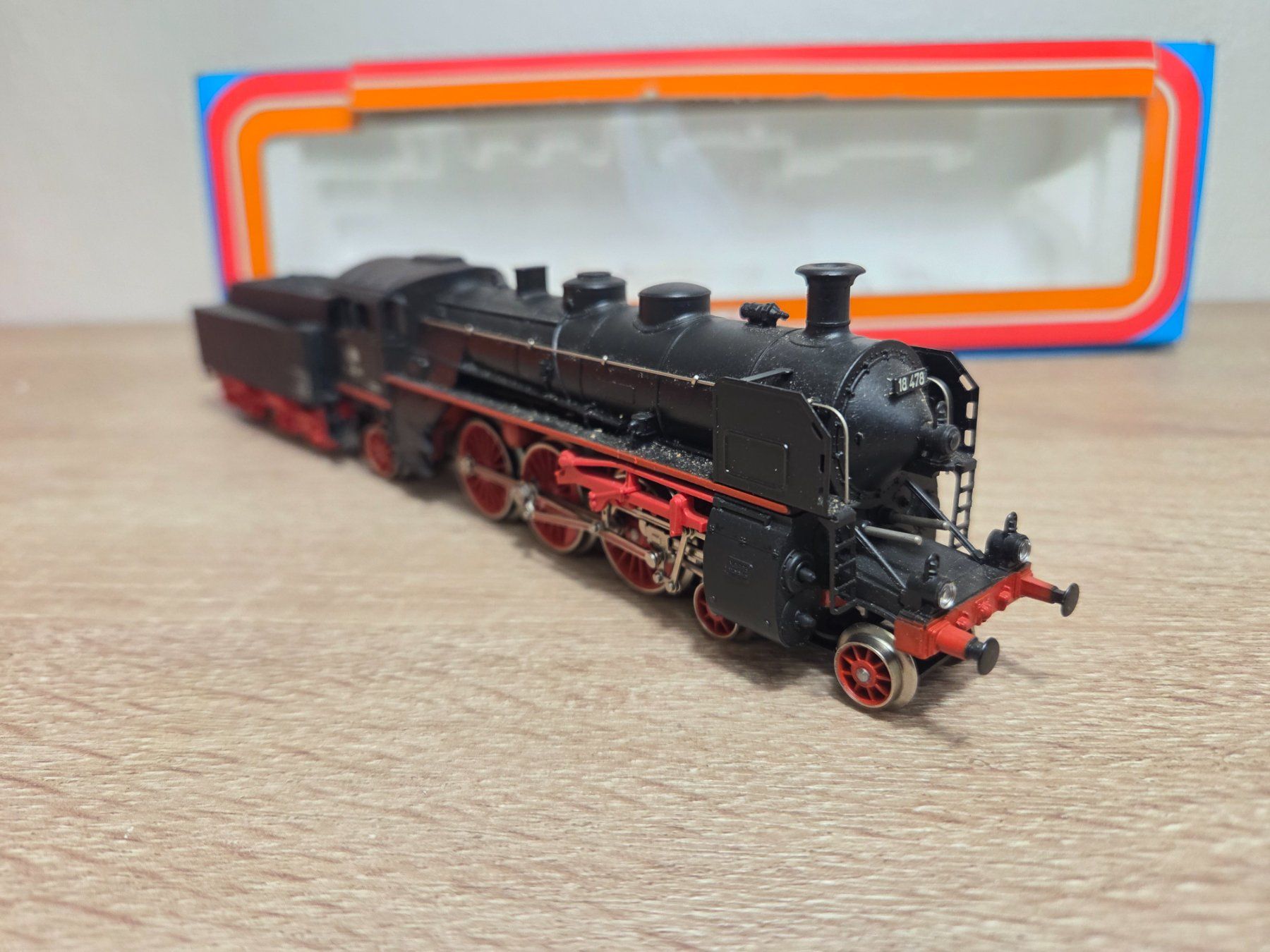 Märklin Modellini di ferrovie: Märklin 3093 Dampflok BR 18 DB H0 – Usato da St-Aubin-Sauges venduto da Lo_Go 2