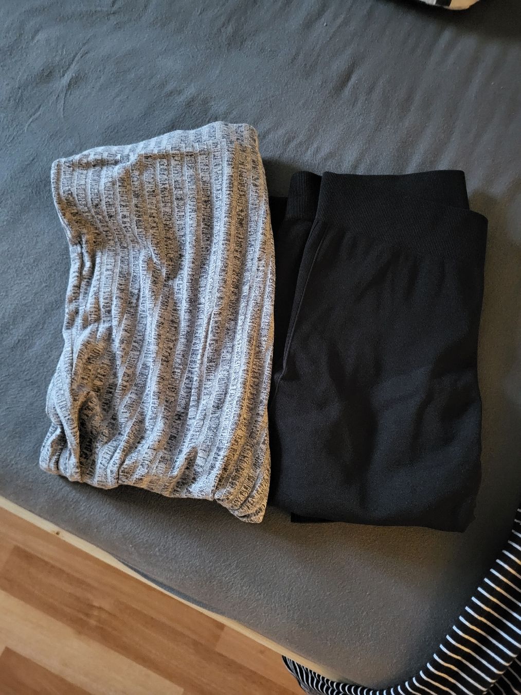 Lotti di vestiti: Umstandsmode, Schwangerschaftskleidung Gr. S/M – Usato da Schüpbach venduto da Mik_dv55 2