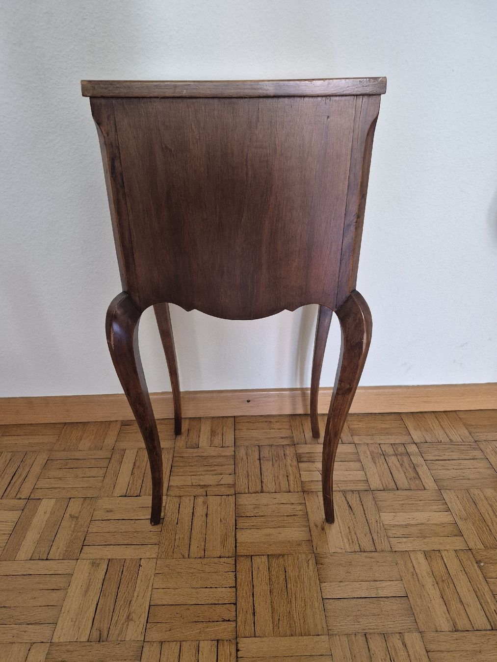 Comodini: Antiker Nachttisch/Beistelltisch – Usato da Bern venduto da san_kcw5 2