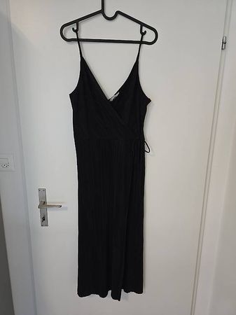 Schwarzes plissiertes Midikleid, Gr. M