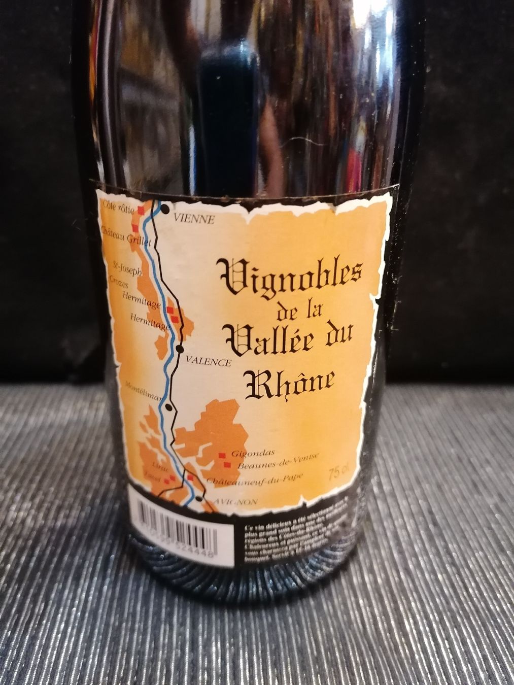 Vino: CHÂTEAUNEUF DU PAPE 1995 – Nuovo (secondo la descrizione) da Genève venduto da Leboucheoreilles 2