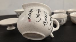 Chinesisches Gongfu Teeservice beige Kalligrafie Porzellan