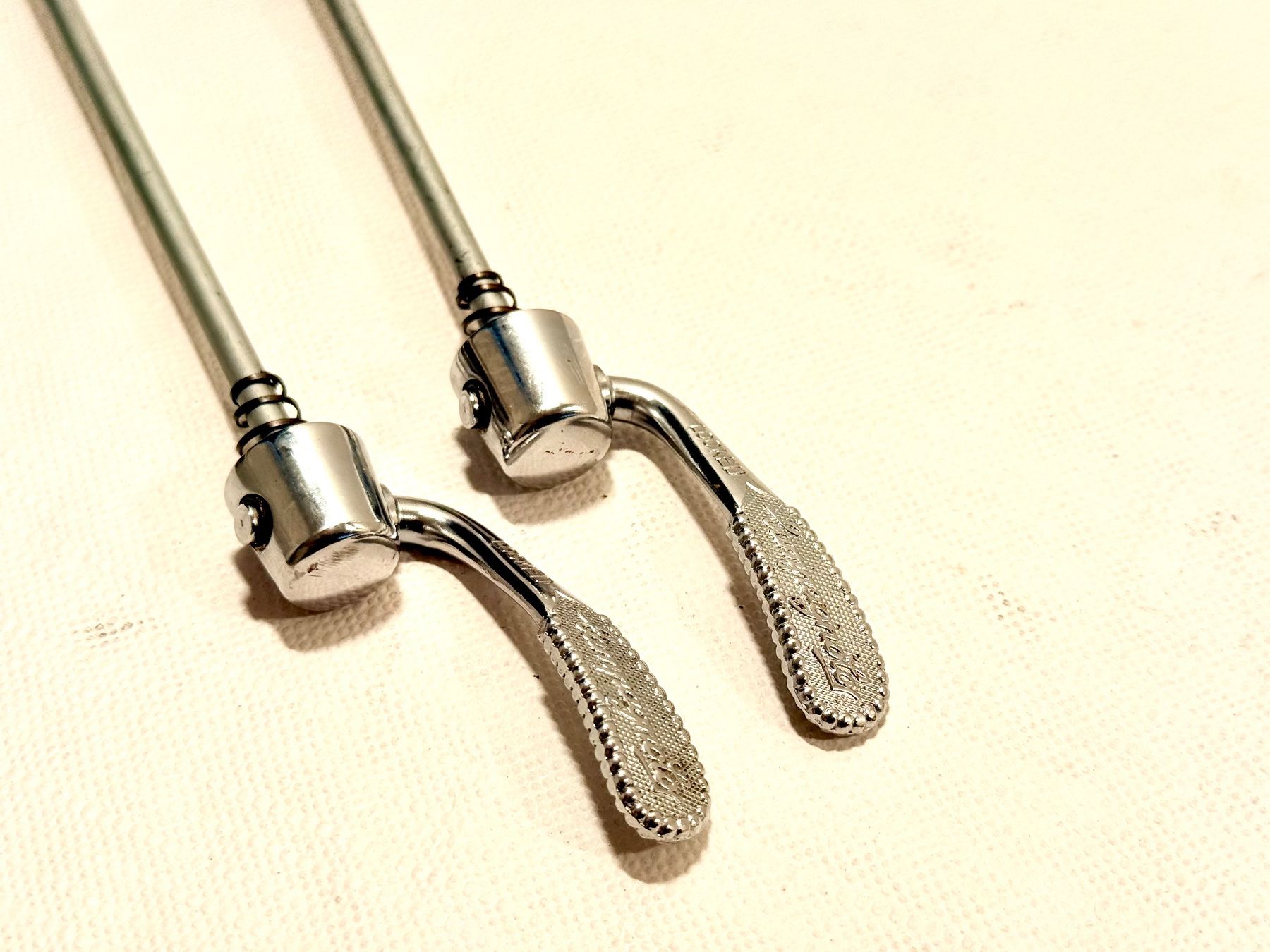 Campagnolo Pezzi di ricambio: Campagnolo Chorus Schnellspanner Set NEUWERTIG 2607 – Usato da Luzern venduto da bikeandbeltcom 1