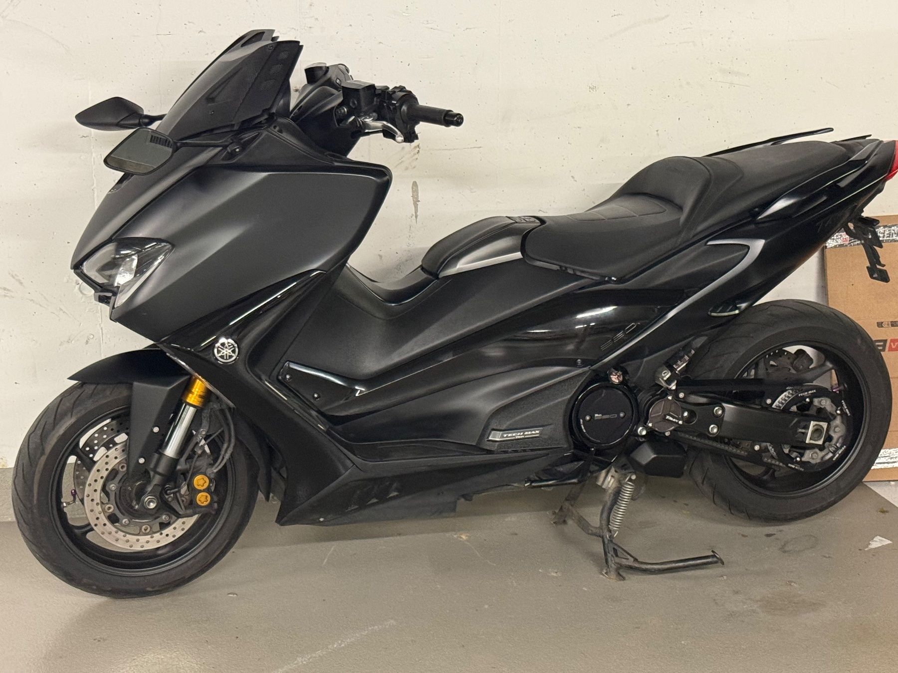 Yamaha Scooters: Yamaha TMAX 560 TechMax all Black – D'occasion à Wichtrach par Juventino1974