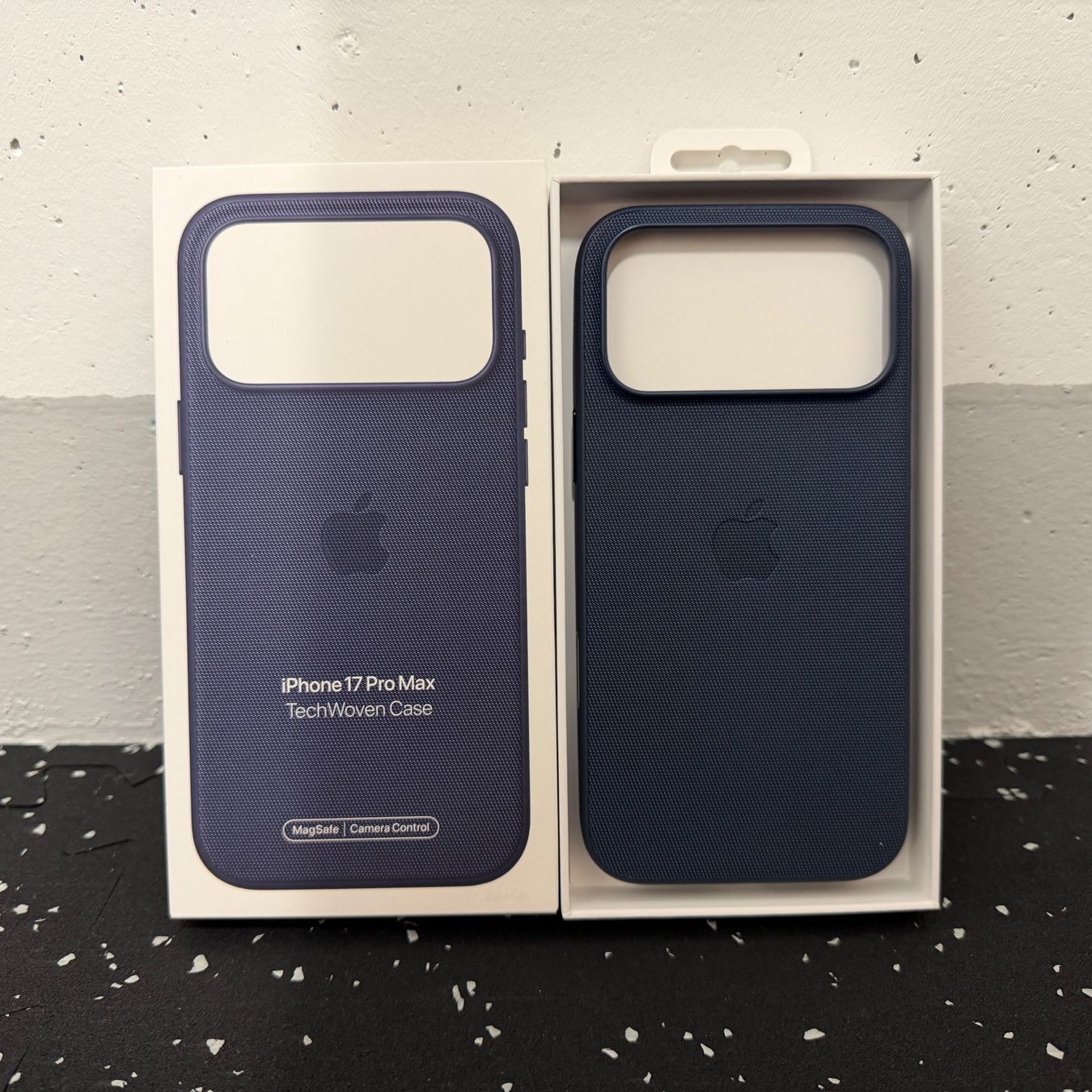 Apple Covers & Schutzfolien: Apple | TechWoven Case | Blau | iPhone 17 Pro Max – Gebraucht aus Tägerwilen von Skillet
