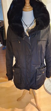 Winterjacke von Clarina, Grösse 42, wie neu, warm! m. Kapuze