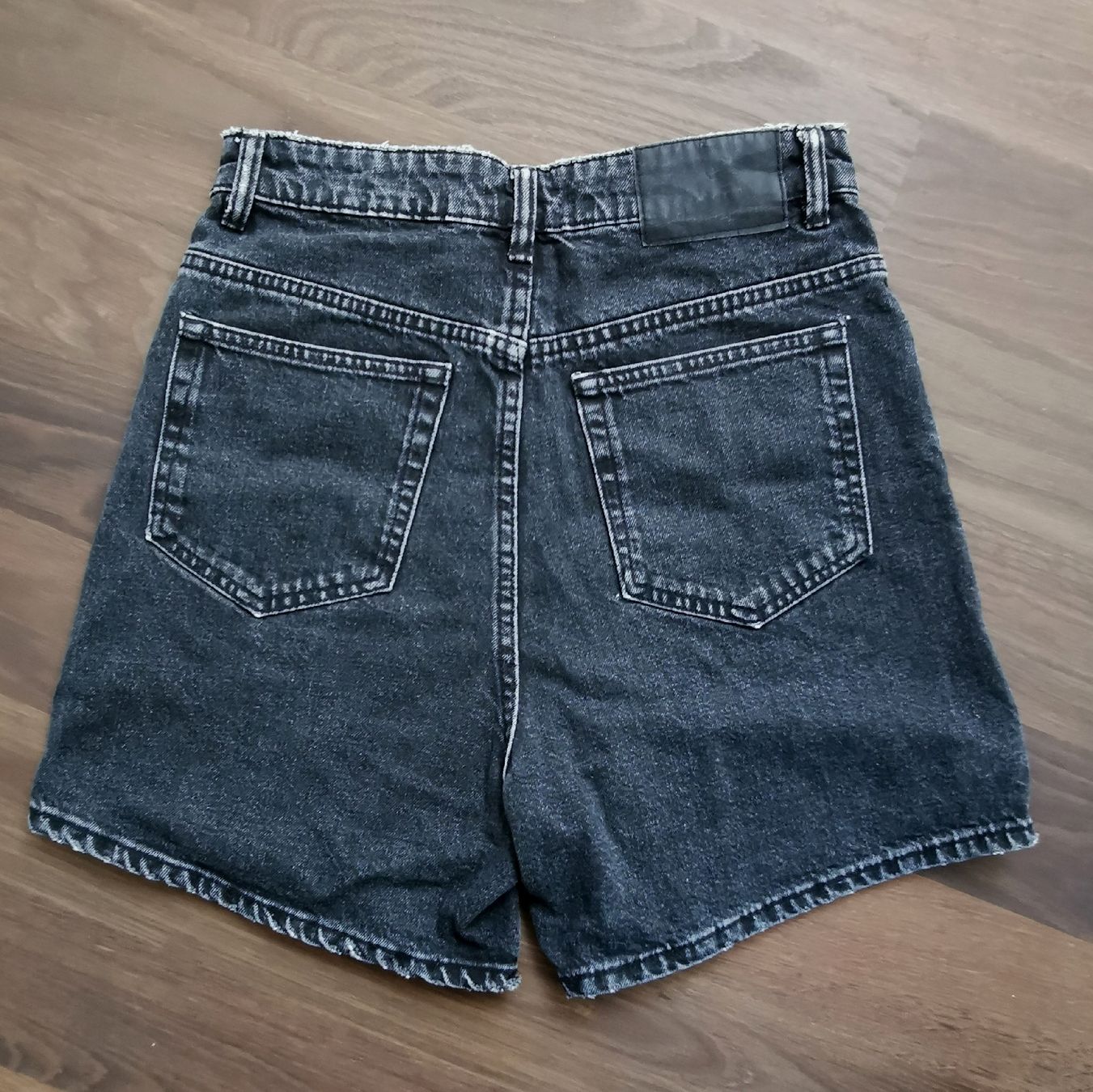 Zara Pantaloni: Zara Jeans Shorts Gr. 36 – Usato da Obergerlafingen venduto da Sigus 1