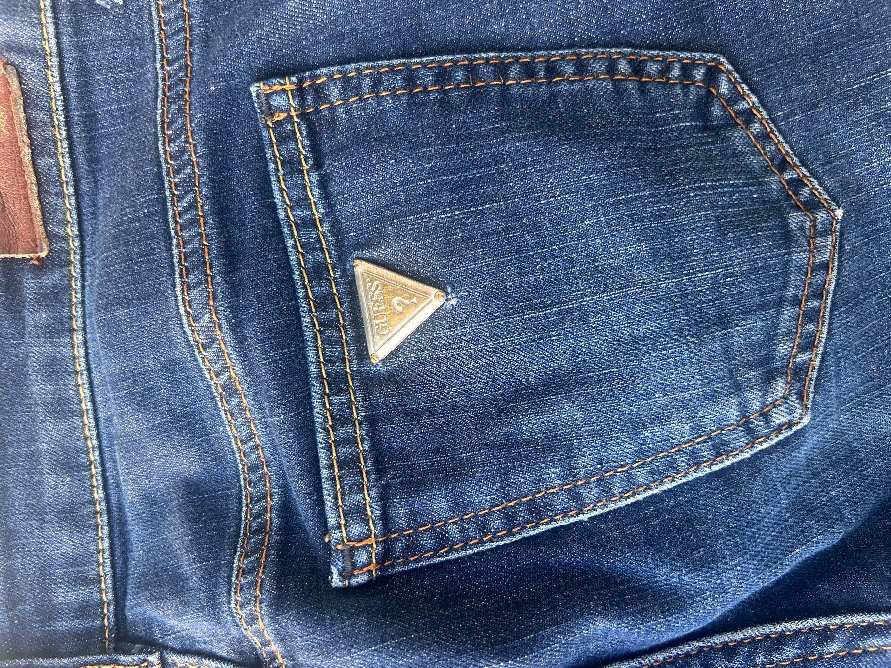 Guess Jeans: Damen Jeans GUESS – Usato da Bern venduto da 44RewornHunter 4