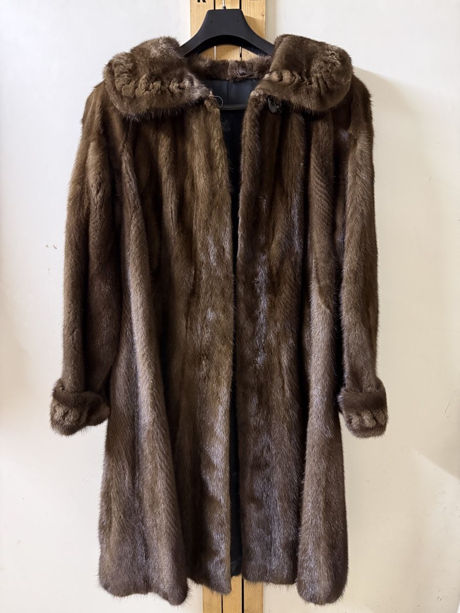 Cappotti: Manteau en fourrure de vison – Usato da Sion venduto da NP022