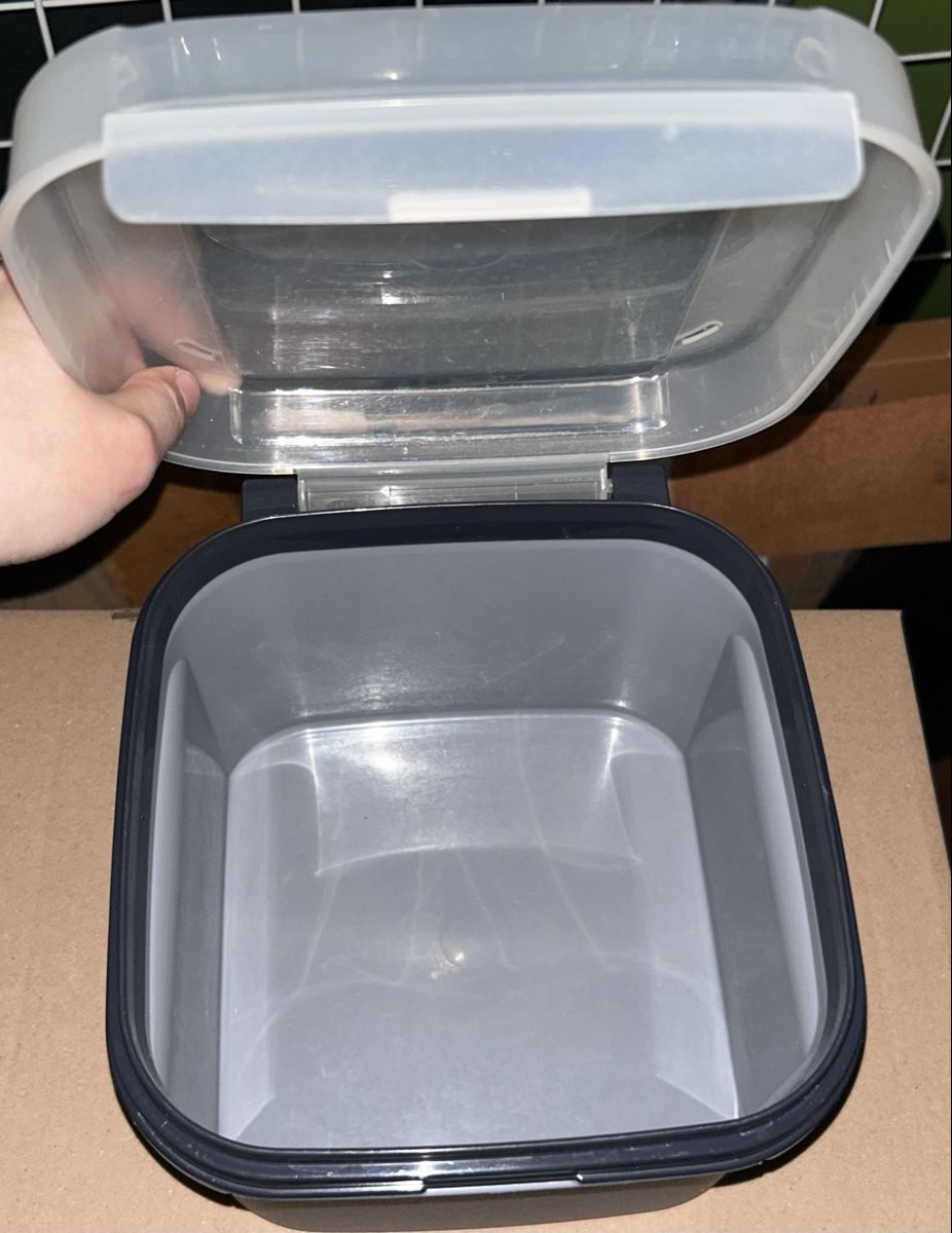 Tupperware Behälter & Ähnliches: Tupperware Behälter / Dose, grau, neuwertig, Top Zustand – Neu (gemäss Beschreibung) aus Laufen von Jassi.quinn 2