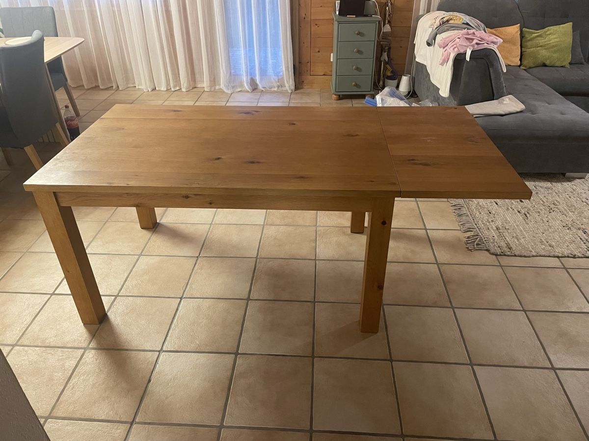 Set di tavolo e panche: Esstisch  140x90cm Inklosive 4 Stühle – Usato da Koppigen venduto da Todor1 2