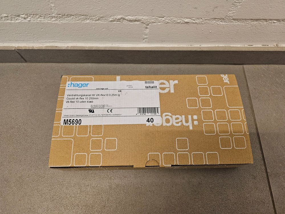 Hager Tehalit - BA7, bedradingskanaal deksel 60x60 mm, grijs, Bedradingskoker, verkoop per: 2
