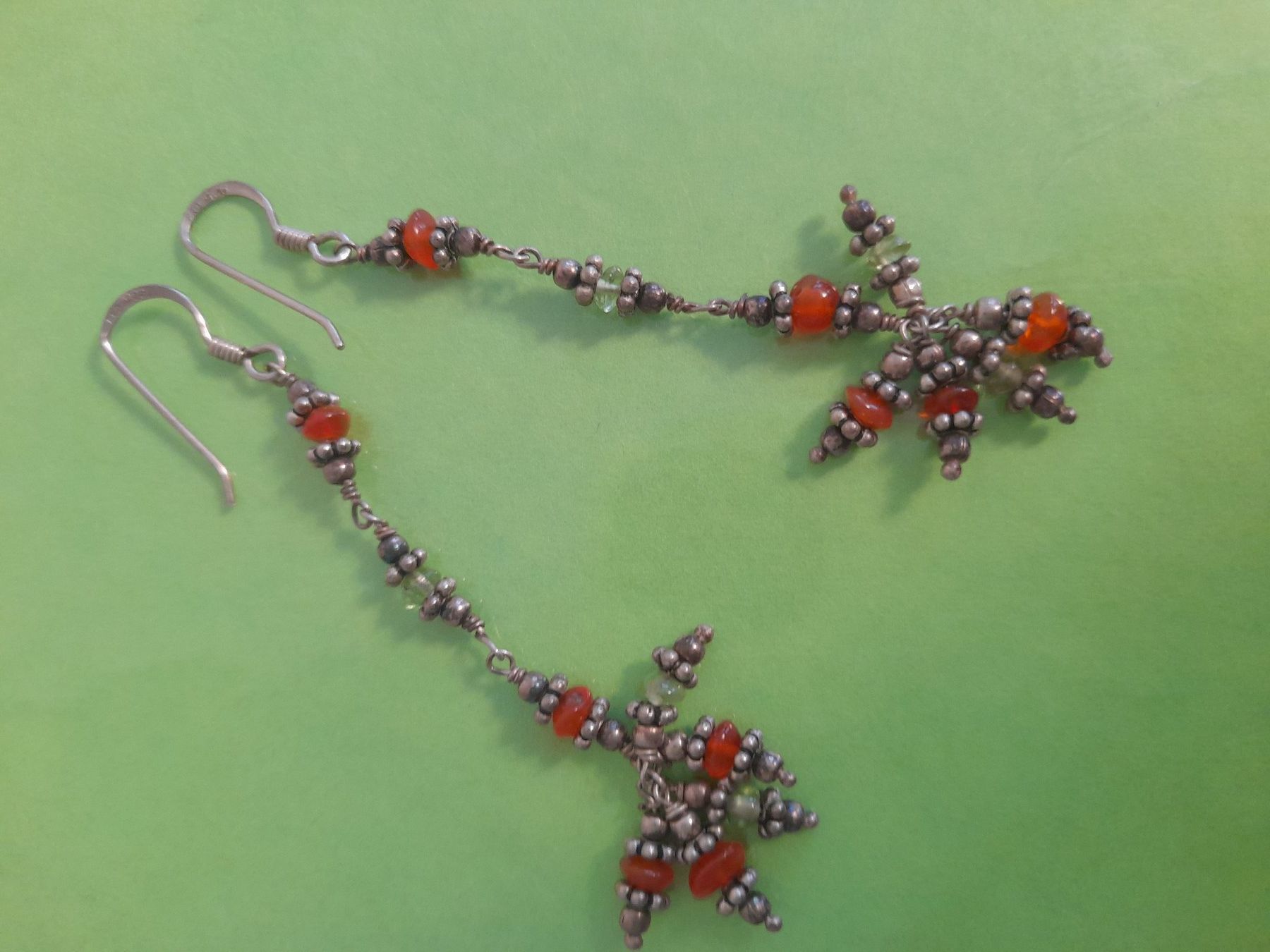 Boucles d'oreille: Silberohrhänger mit Peridot und Carneol – D'occasion à Leuggelbach par schmetterlings-fee