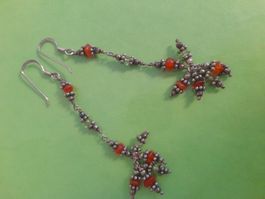 Silberohrhänger mit Peridot und Carneol