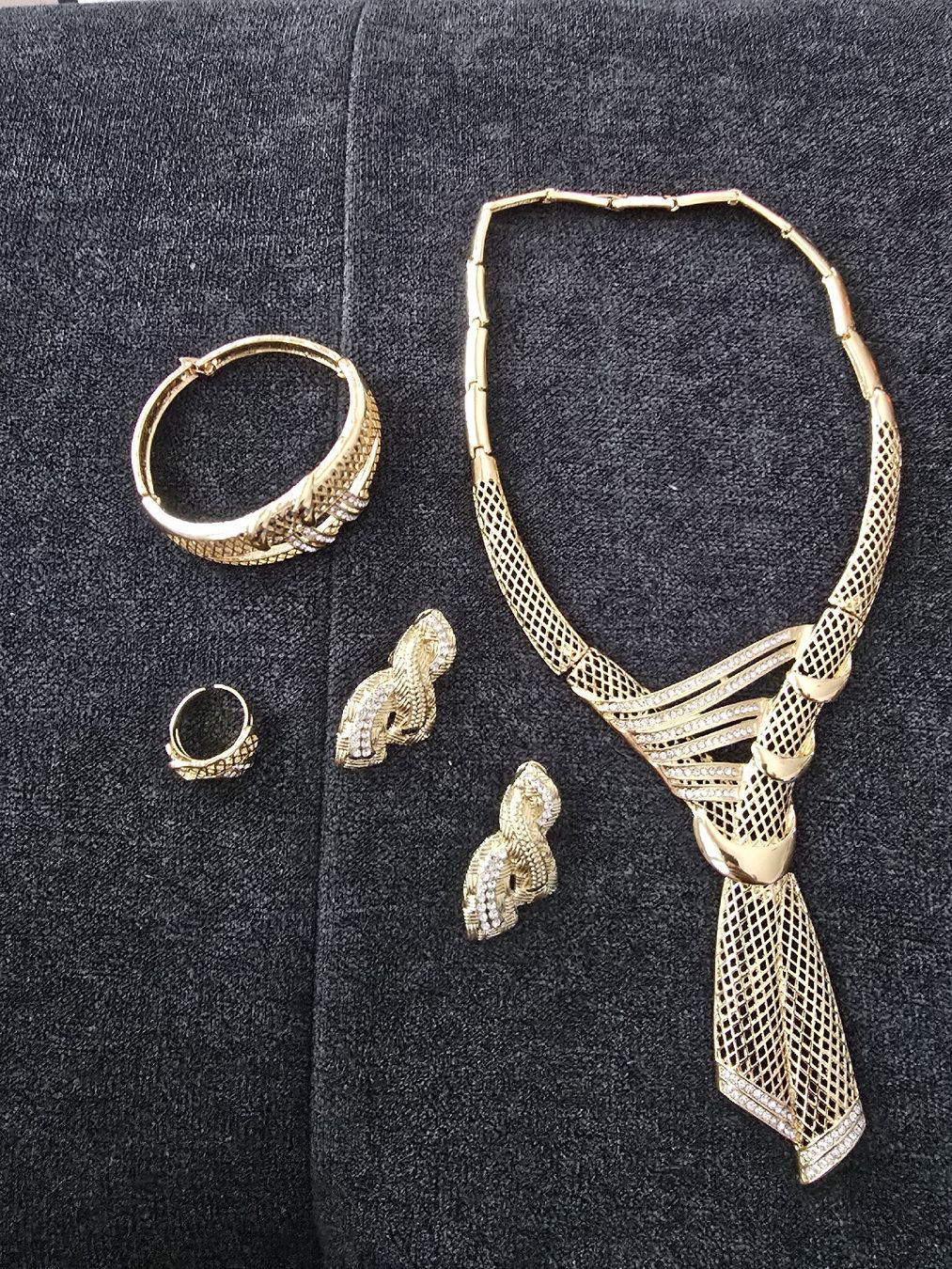 Anhänger: Schmuckset – Gebraucht aus Embrach von Repstone13