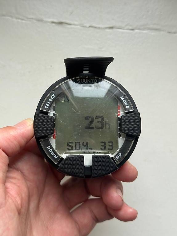 Respiratori & Giubbotti: Apeks Flight Regulator + Suunto Vyper Air + Transmitter – Usato da Zürich venduto da M0pf 2