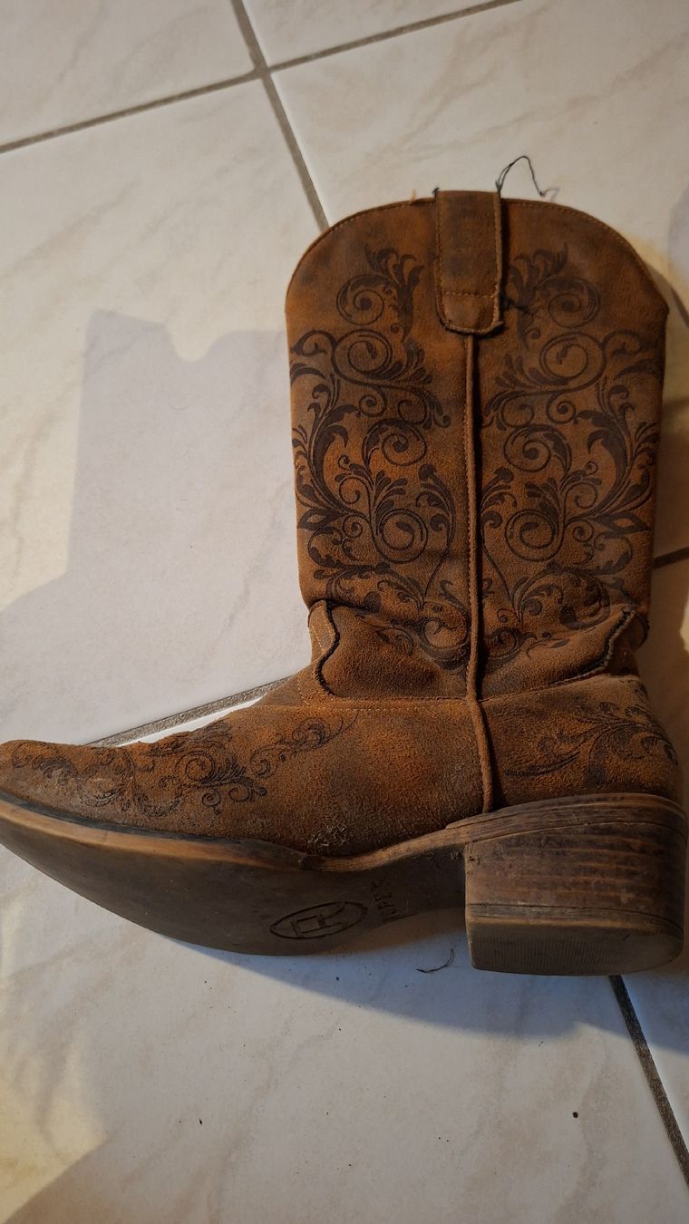 Chaussures femmes: Vendo stivale Roper da donna. – D'occasion à Solduno par sar_8t7y 1