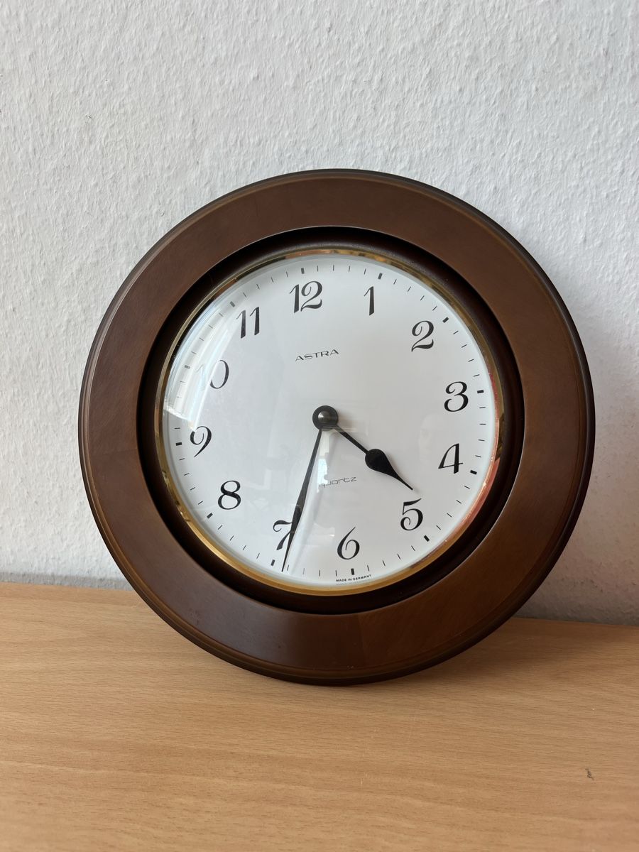 Stand- & Wanduhren: Vintage ASTRA Wanduhr Quartz – Gebraucht aus Kilchberg ZH von celinaemi