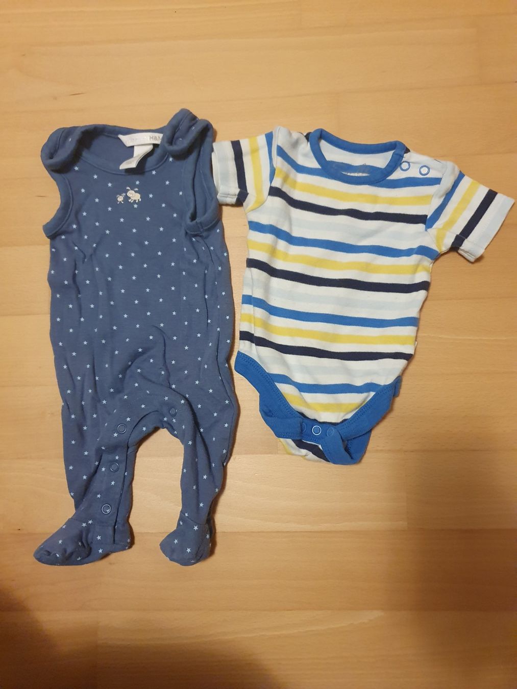 H&M Lotti & Set di vestiti: Body und Strampler blau Gr. 50/56 – Usato da Winterthur venduto da Natascha_1994