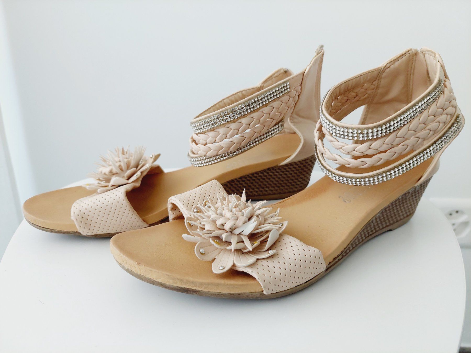 Scarpe da donna: Sandali aperti – Usato da Bellinzona venduto da Lorenna