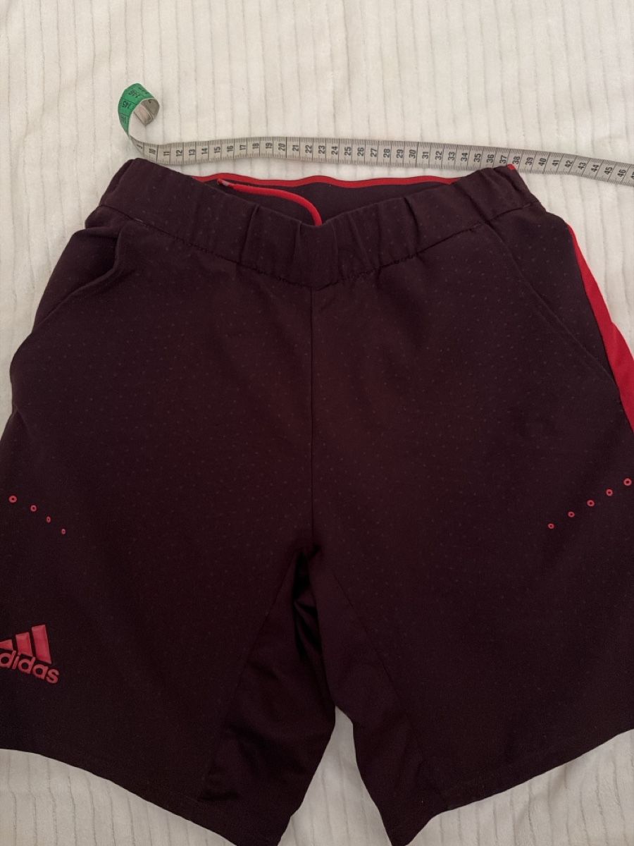 Adidas Hosen: Adidas Sporthose kurz Gr.S – Gebraucht aus Zürich von Richard_Sandy