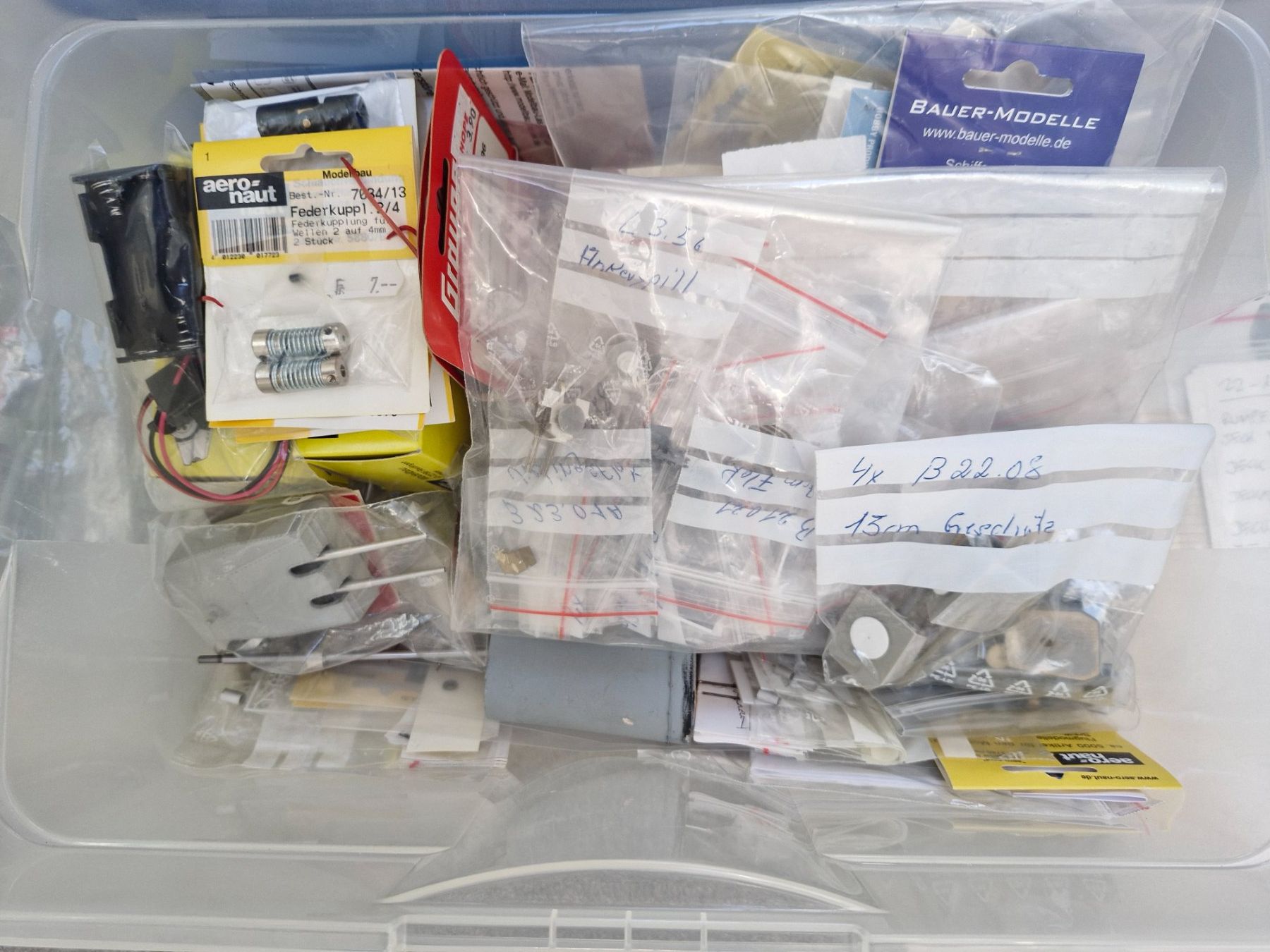 Modellismo RC: Modellrumpf und Teile zu Zerstörer oder anderes Schiff – Usato da Ennetbürgen venduto da wh2 6