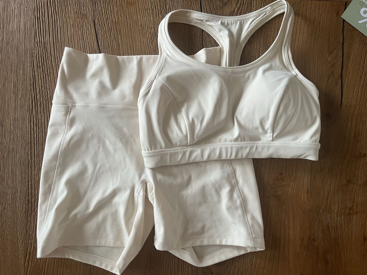 H&M Lots de vêtements: H&M Sportset hellgelb – D'occasion à Baar par vanessaa_