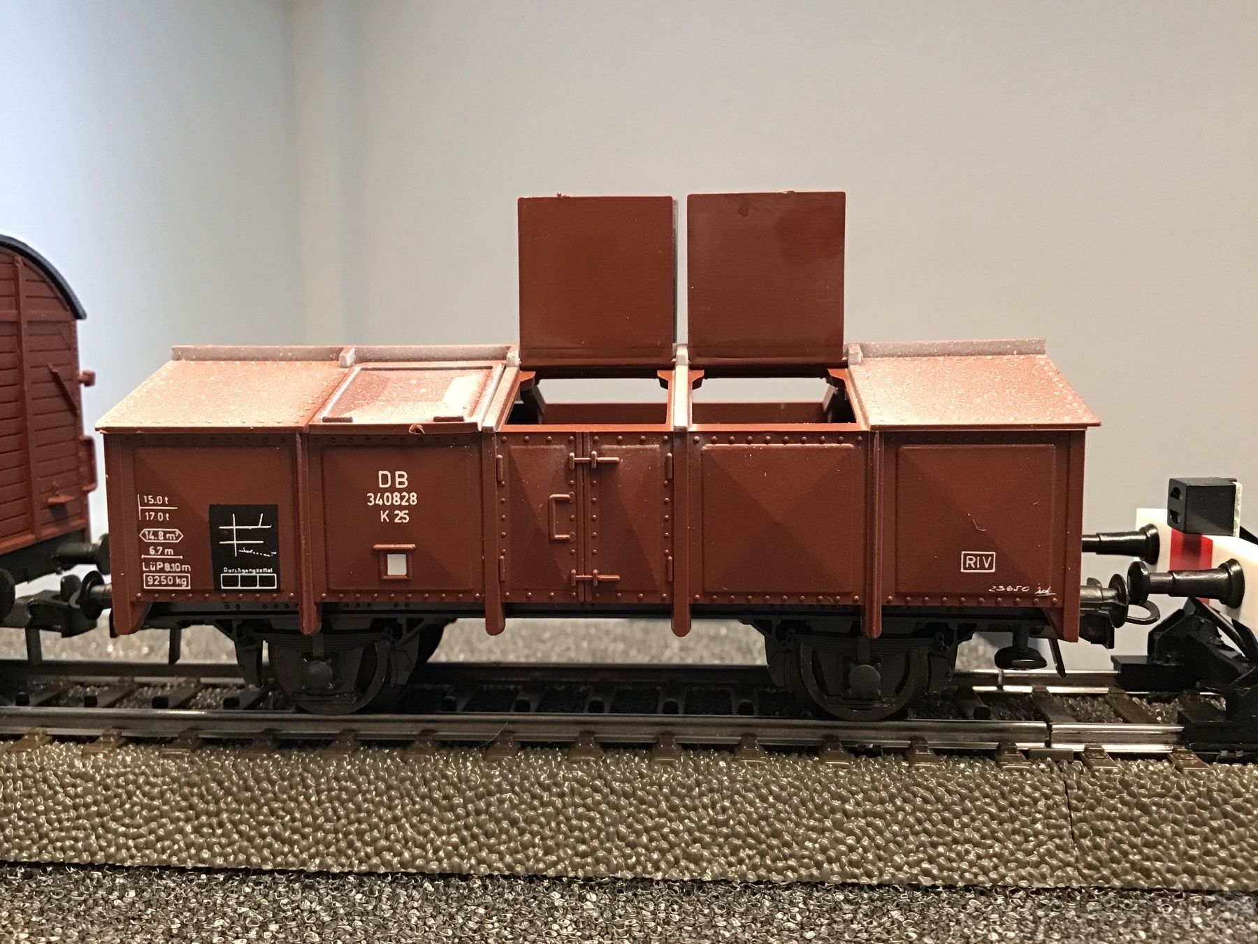 Roco Modellini di ferrovie: 3xROCO GÜTERWAGEN H0 WECHSELSTROM – Usato da Männedorf venduto da Modelle-aller-Art 3