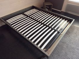 Bettgestell Metall mit Lamellenrost