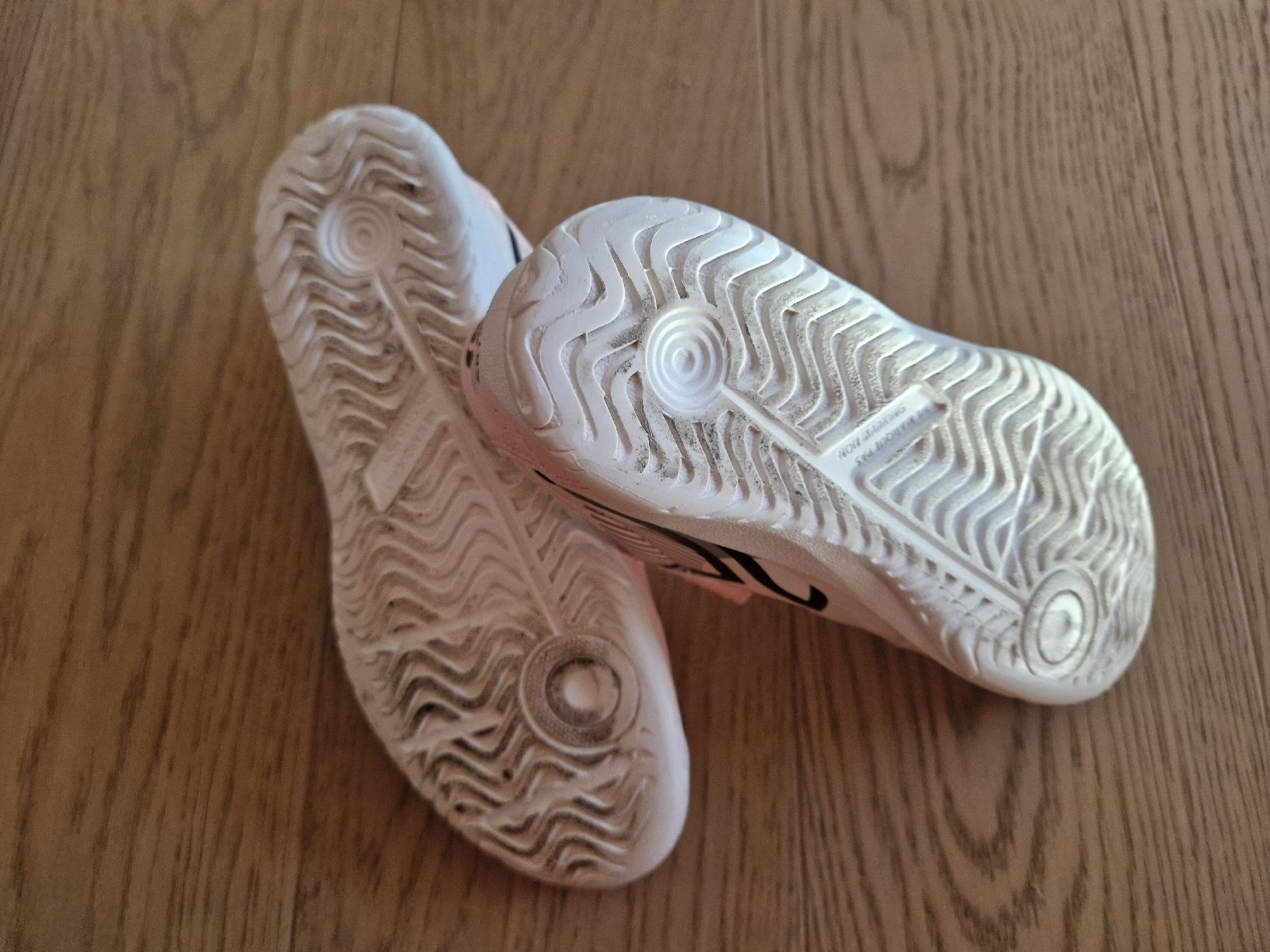 Decathlon Schuhe für Mädchen: Chaussures de sport d'intérieur taille 36 – Gebraucht aus Delémont von bouboute01 4