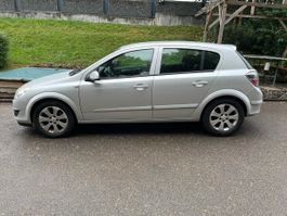 Opel Astra Limousine silber gebraucht 1.7tdi für Export
