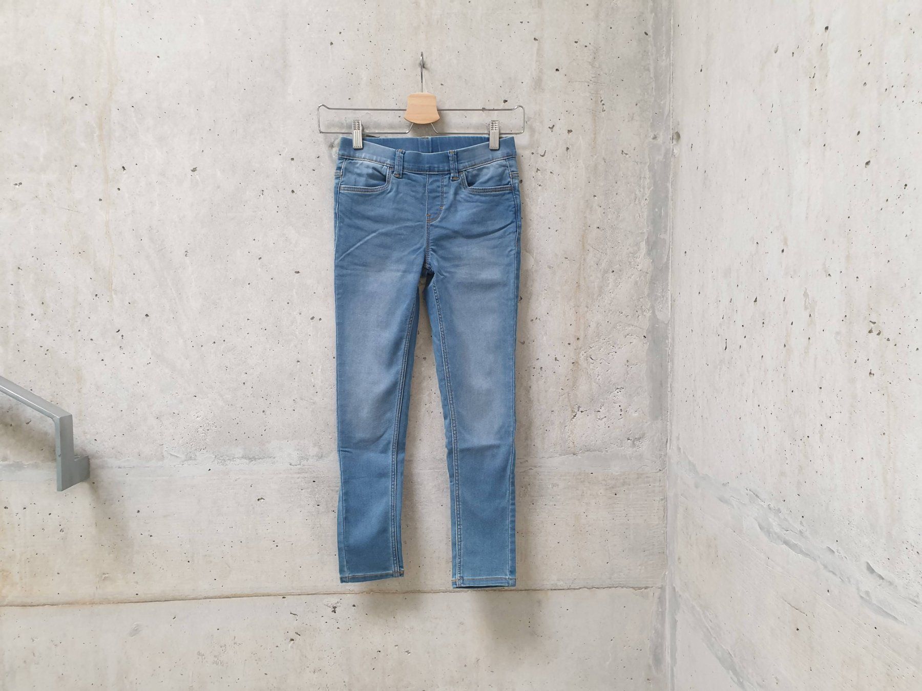 C&A Calze & Collant: NEUF, Jegging C&A, bleu denim clair, basic, fille, 140 – Nuovo e nell'imballaggio originale da Fribourg venduto da fripons