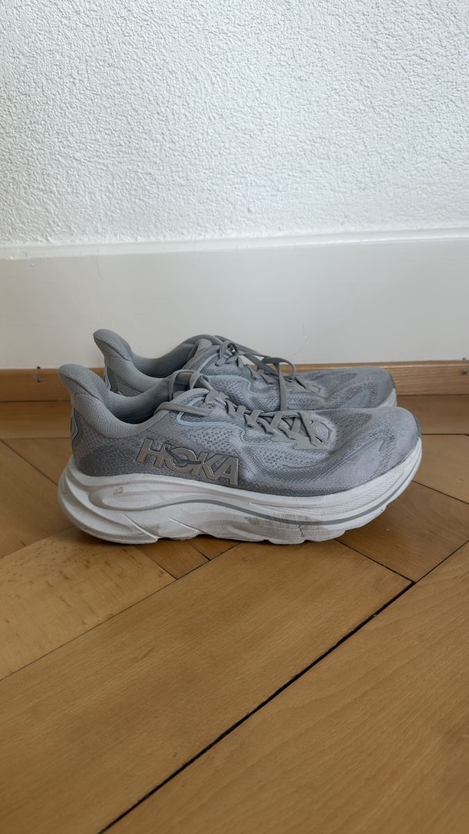 Hoka One One Damenschuhe: Hoka Clifton 10 – Gebraucht aus Zürich von ale_9z6n 1