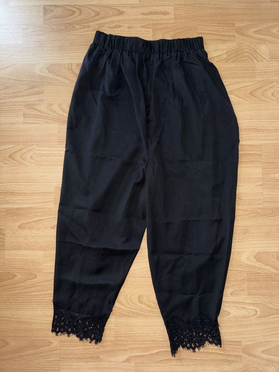 Hosen: Schwarze Haremshose mit Spitze, Grösse S, neu! – Neu (gemäss Beschreibung) aus arbon von auri4 2