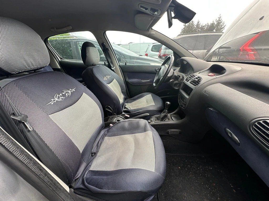 Peugeot Autos: PEUGEOT 206 1.6 16V Black&Silver – D'occasion à Oftringen par alourag 7