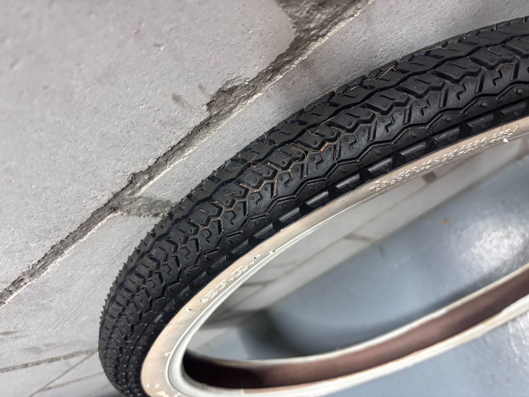 Sachs Ciclomotori: Töffli Weisswandreifen  19 x 2.25 – Usato da Rüegsauschachen venduto da chili029 1
