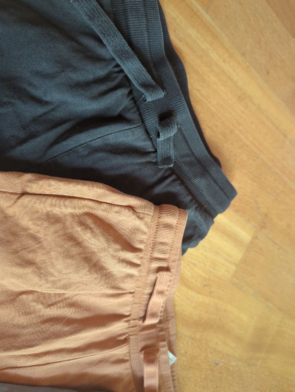 H&M Kleiderpakete & -sets: H&N Hose Gr. 104 – Gebraucht aus Eglisau von raf_hn2x 1