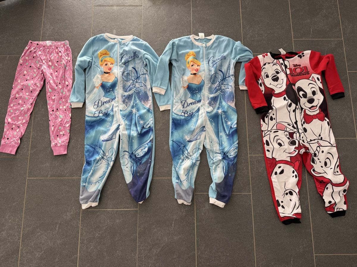 Lotti & Set di vestiti: Mädchen Pyjama Set , Schlafanzug Mädchen Grösse 122 – Usato da Kaisten venduto da Enjoy1976 2