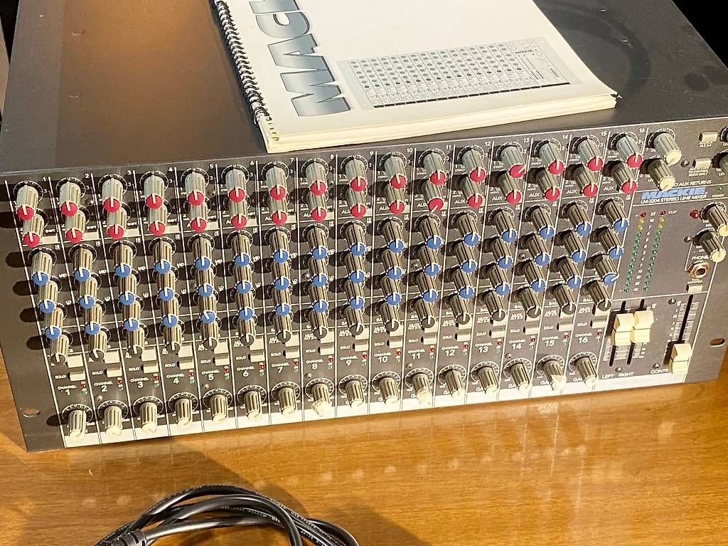 Mackie Console di mixaggio: Mackie LM-3204 Rackmischer – Usato da Zürich venduto da funktion02