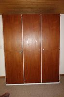 3-Türiger Schrank, Holz, weiss furniert mit Innenspiegel