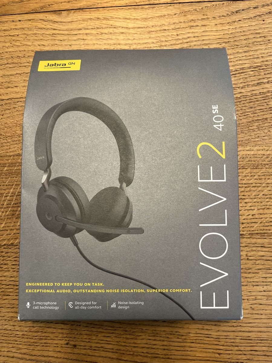 Jabra Kopfhörer: Jabra Evolve2 40SE Kopfhörer / Headset (neu( – Neu und originalverpackt aus Oberkirch LU von Threestar