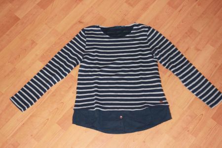blau-grau gestreiftes Sweatshirt 176