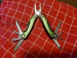 Grünes Multitool Camping Outdoor Survival NEU 68×32×16mm